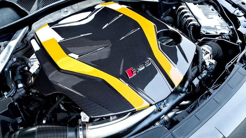 Photo of Capristo Carbon Fibre Engine Cover - pre-facelift (B9/F5) for the Audi RS5 B8/8.5 - Image 4